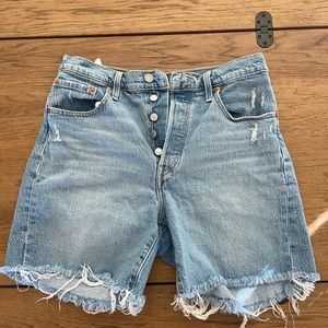 Adorable Levi’s 501 jean cutoff shorts/jorts